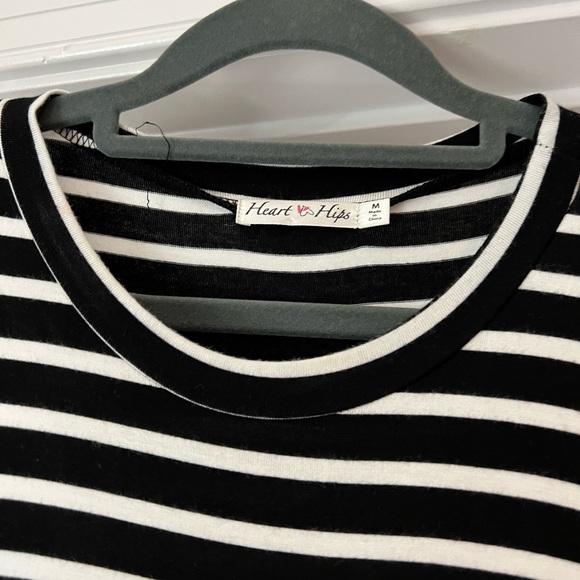 Black and white striped, bodycon sleeveless midi dress - Picture 3 of 8